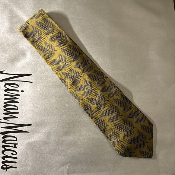 PRE OWNED DESIGNER GIORGIO ARMANI TIE - Picture 1 of 5